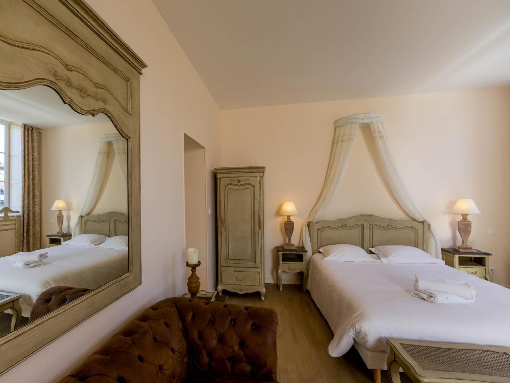Le Cara - 4 Appartements Calmes Et Chics Au Coeur De Beaune Бон Стая снимка