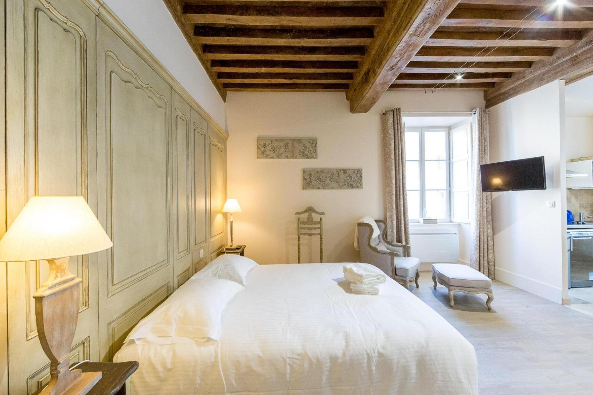 Le Cara - 4 Appartements Calmes Et Chics Au Coeur De Beaune Бон Стая снимка