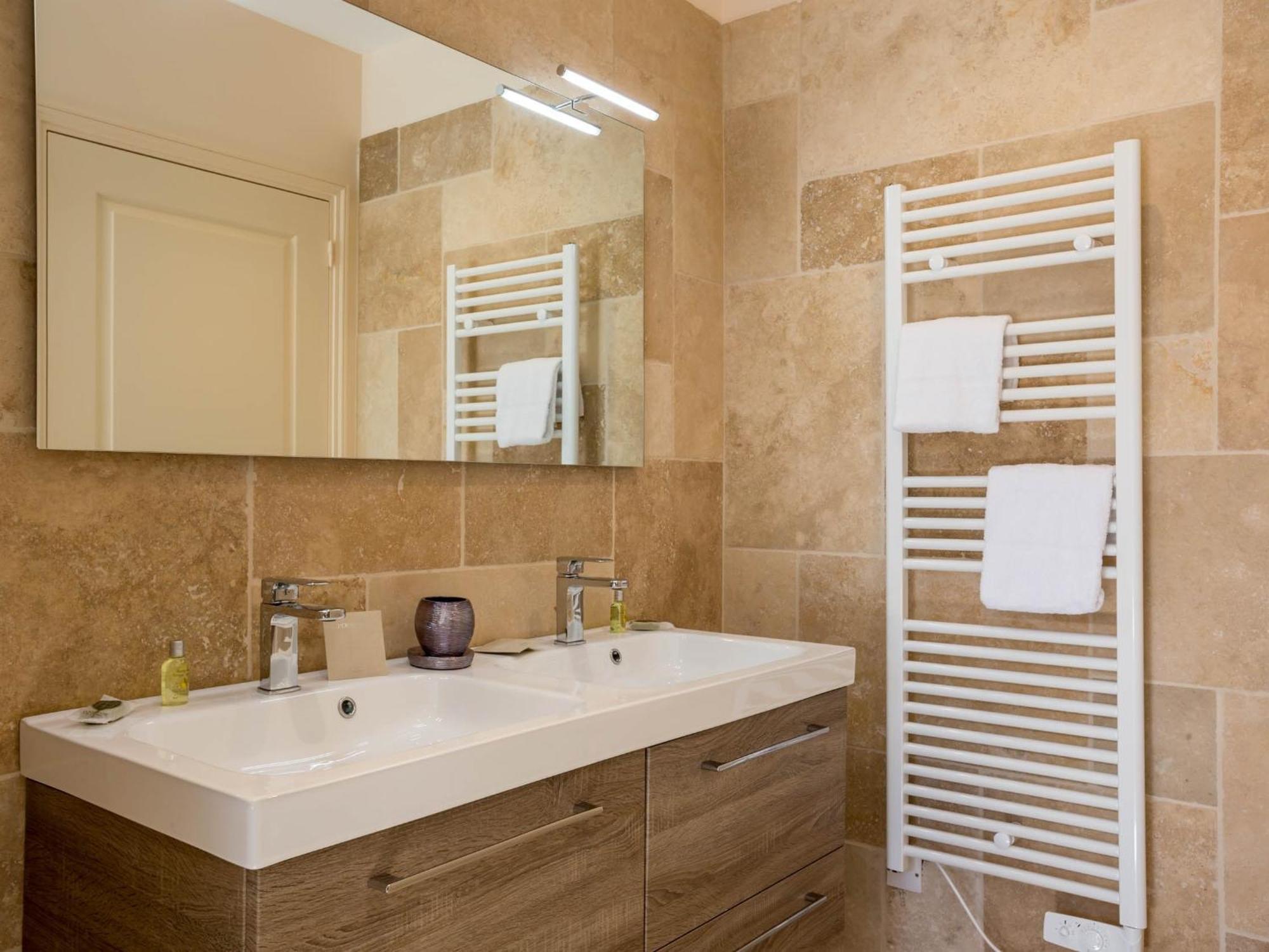 Le Cara - 4 Appartements Calmes Et Chics Au Coeur De Beaune Бон Стая снимка
