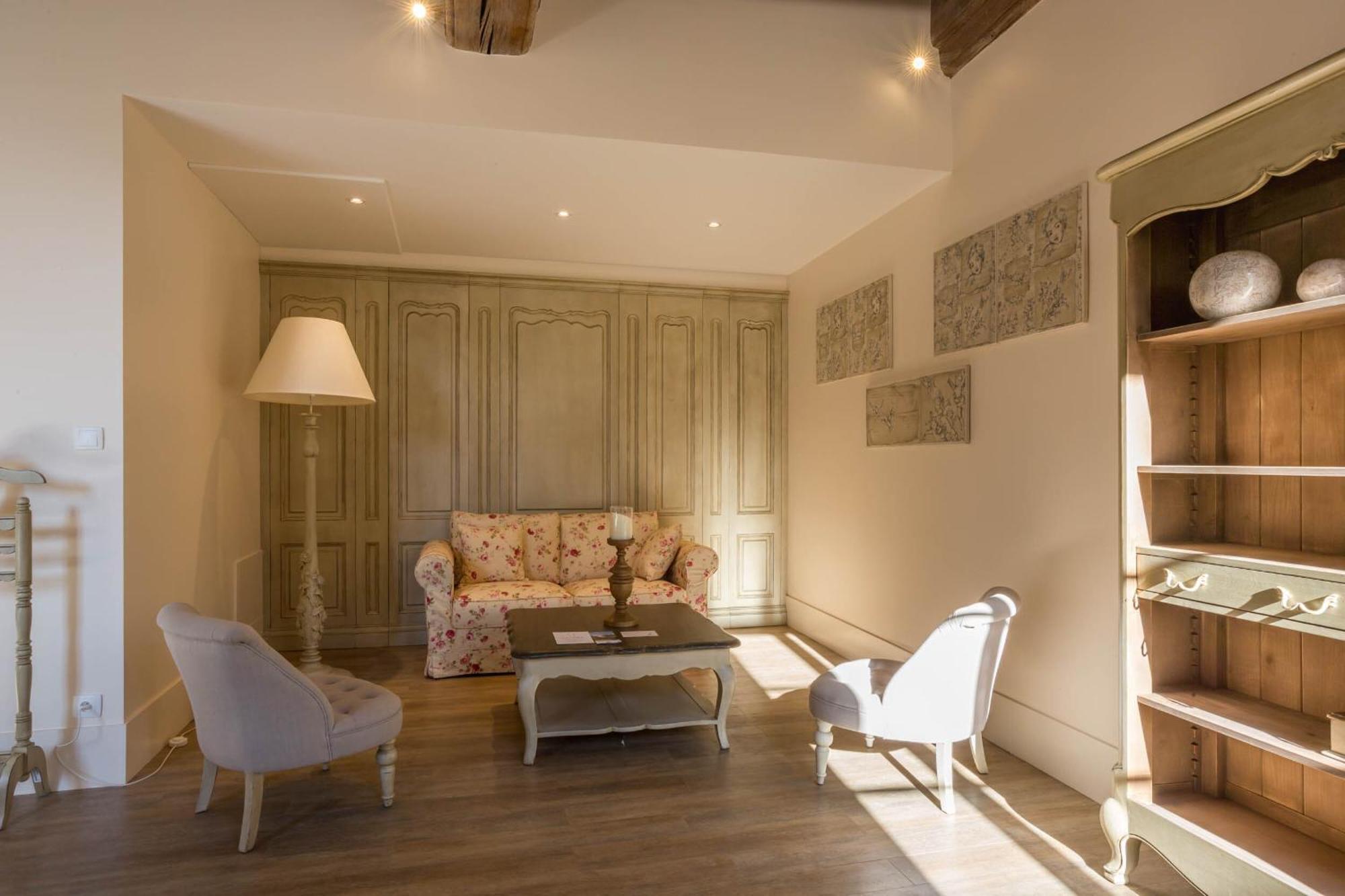 Le Cara - 4 Appartements Calmes Et Chics Au Coeur De Beaune Бон Стая снимка