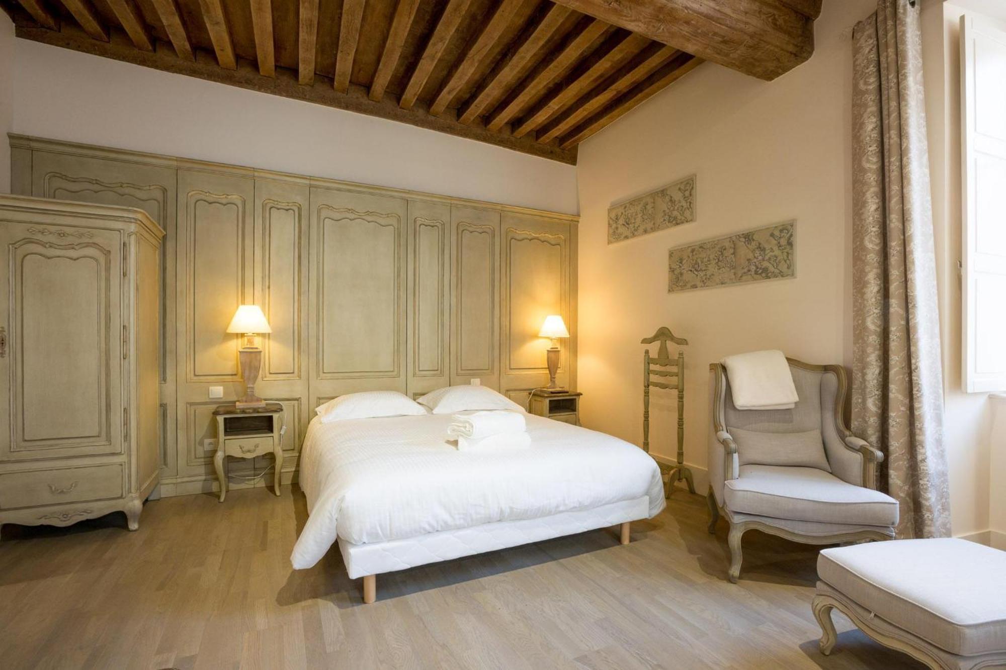 Le Cara - 4 Appartements Calmes Et Chics Au Coeur De Beaune Бон Стая снимка