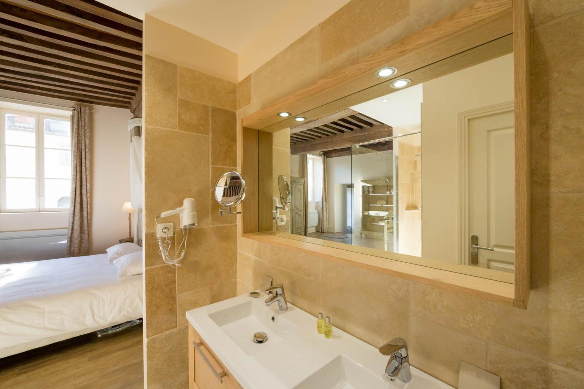 Le Cara - 4 Appartements Calmes Et Chics Au Coeur De Beaune Бон Стая снимка