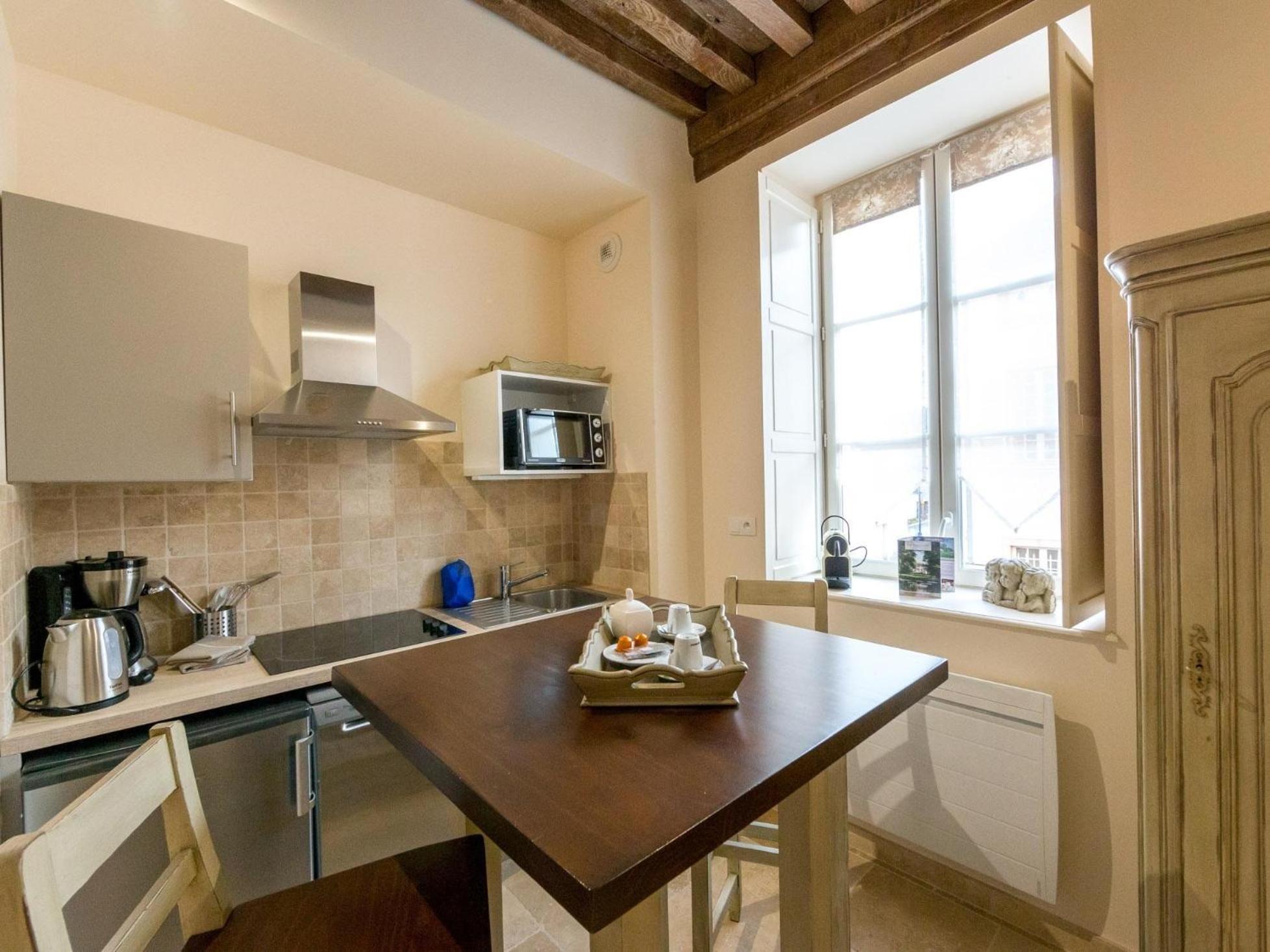 Le Cara - 4 Appartements Calmes Et Chics Au Coeur De Beaune Бон Стая снимка